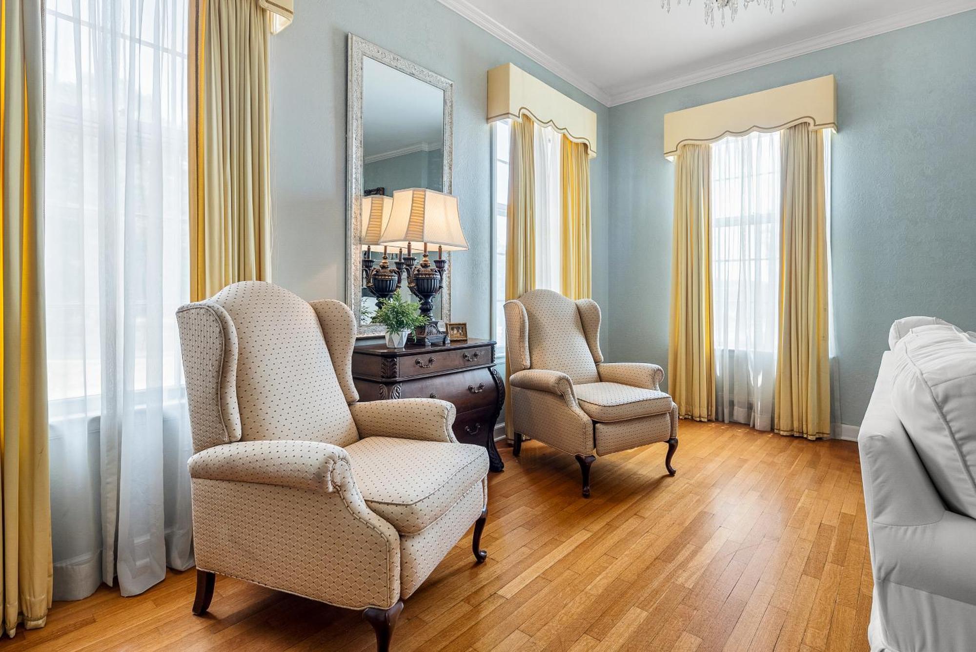 Beland Mansion-Blooming Garden Suite! Форт-Смит Экстерьер фото
